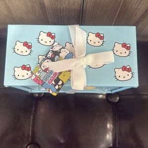 Hello Kitty Salt & Pepper Shakers - Thumbnail 4